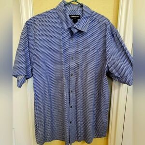 Claiborne Stretch Blue and White Short Sleeve Button Up Shirt Size XL